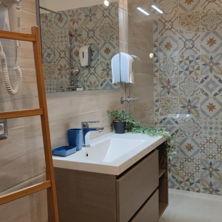 Sa Mama 'e Su Sole - Family Room with Private Bathroom - 9