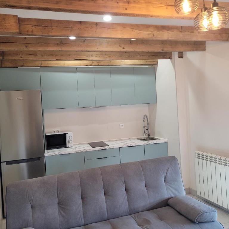 El Ático de Entrevías - con Garaje y WIFI - Apartamento de 1 dormitorio - 2
