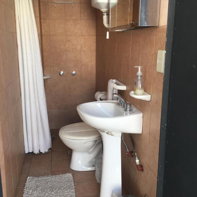Tu refugio en ubicación privilegiada - Habitación Doble con baño privado - 1