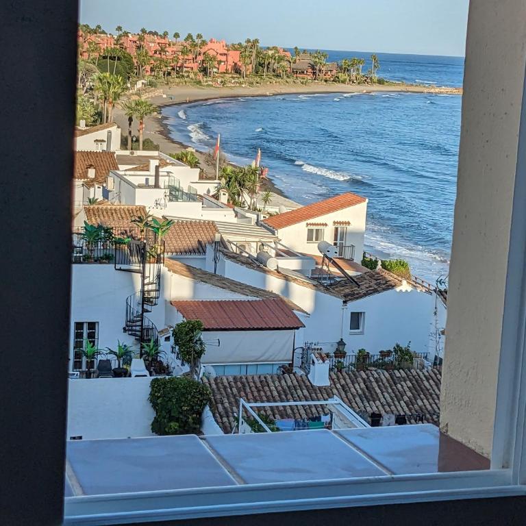 Seaside View Apartment - Two-Bedroom Apartment - 11