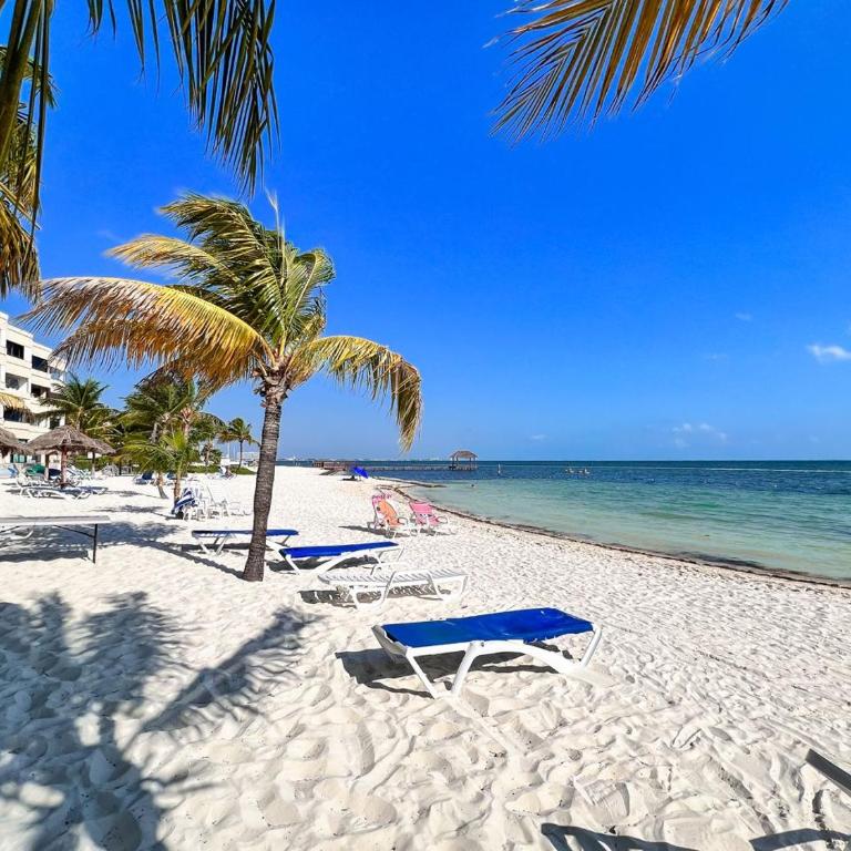 Bello Mar de Cancun, Beautiful 2Br 2Ba Condo overlooking beach spectacular view! - Two-Bedroom Apartment - 2