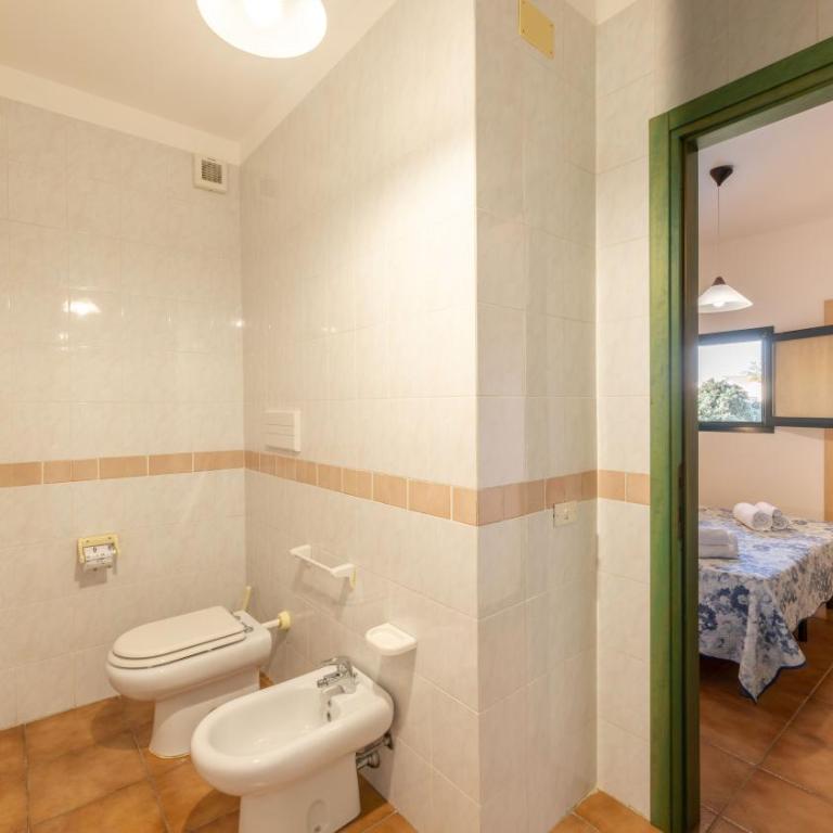 Quaint Residence I Mirti Bianchi 1 Bedroom Sleeps 2 persons num0488n - Apartment - 32