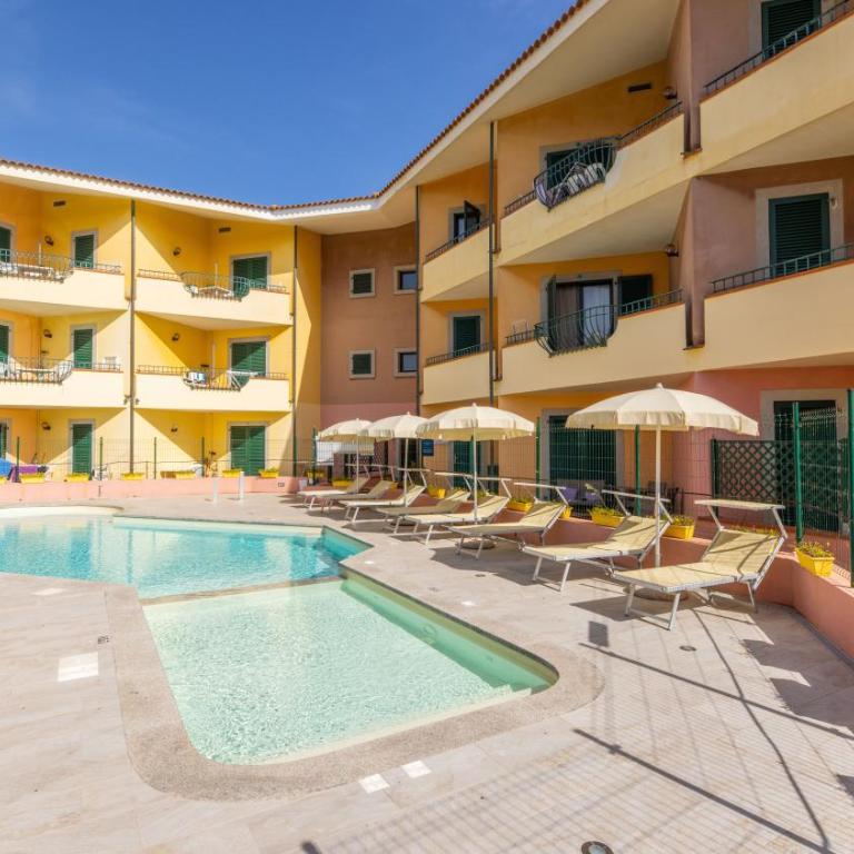 Quaint Residence I Mirti Bianchi 1 Bedroom Sleeps 2 persons num0488n - Apartment - 40