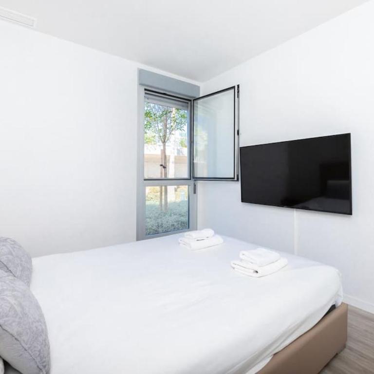 Stunning 2 bedroom Ground floor Le Mirage RDR339 - Two-Bedroom Apartment - 9
