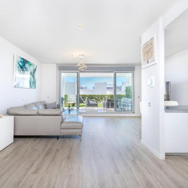 Stunning 2 bedroom Ground floor Le Mirage RDR339 - Two-Bedroom Apartment - 11