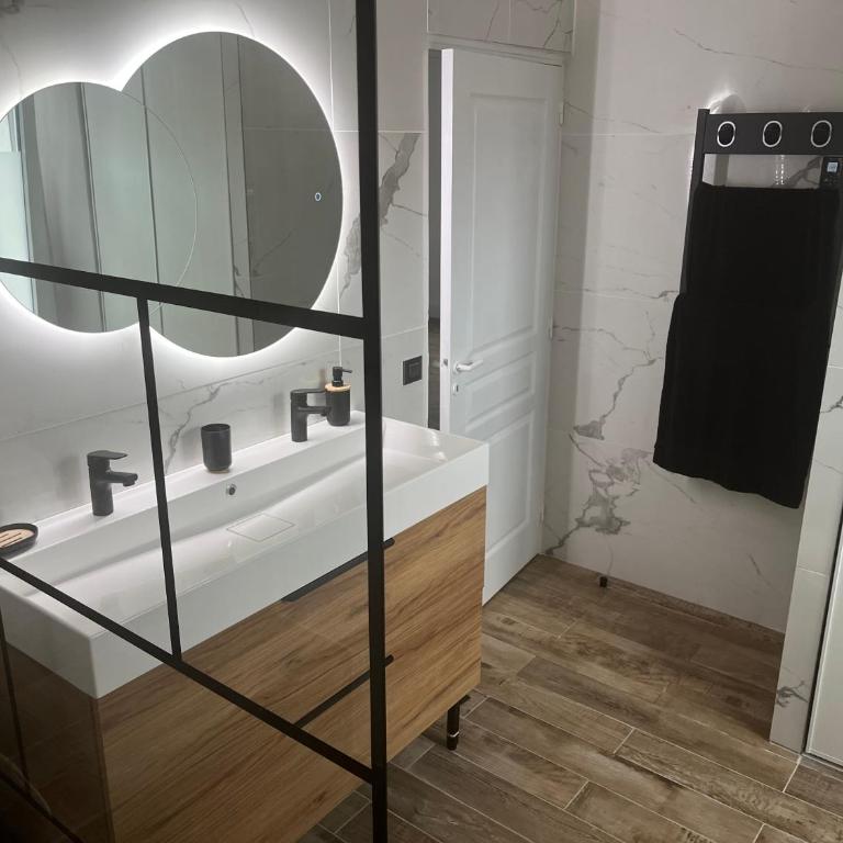 Le Victor - Two-Bedroom Apartment - 12