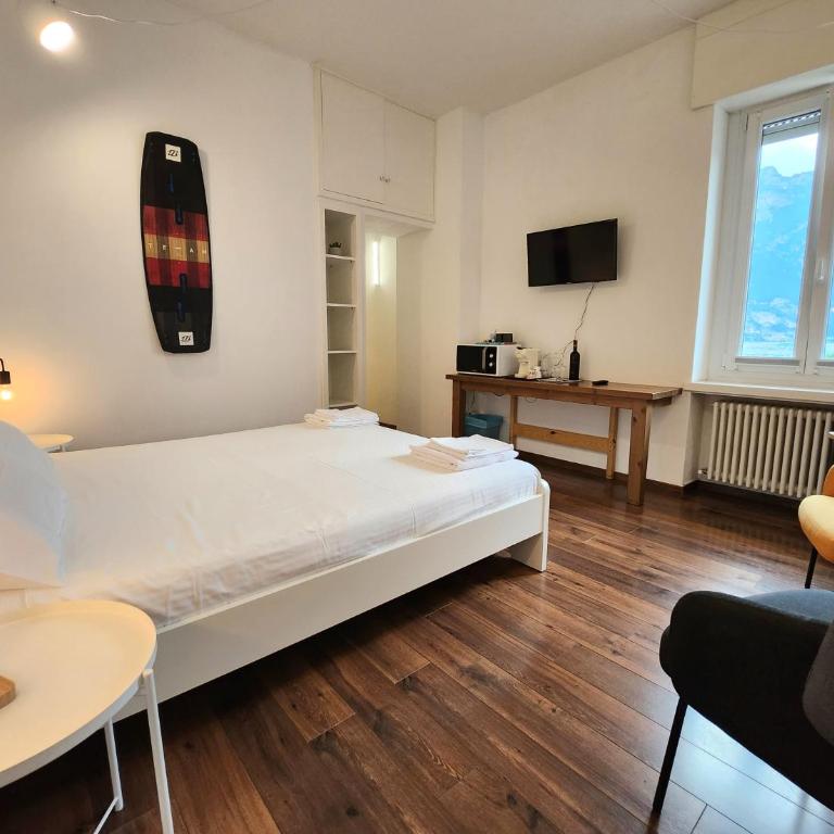 North Shore Torbole - King Room with Lake View - 1