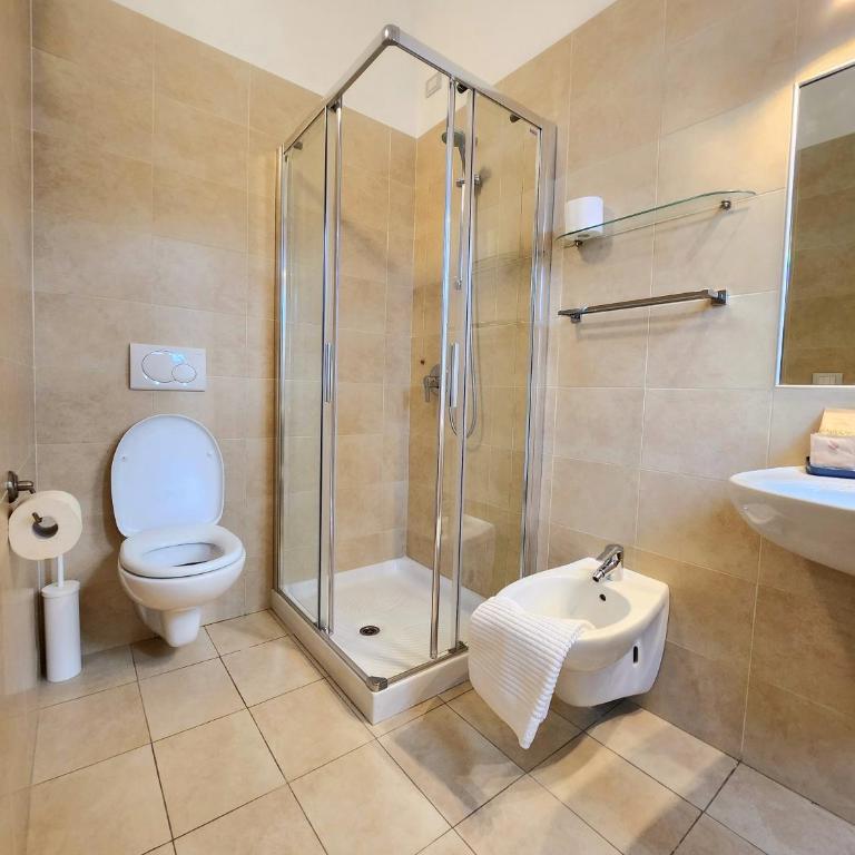 North Shore Torbole - King Room with Lake View - 6
