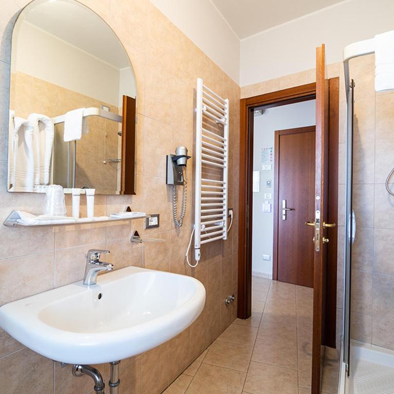 Hotel Meridiano - Classic Double Room with Sea View - 9