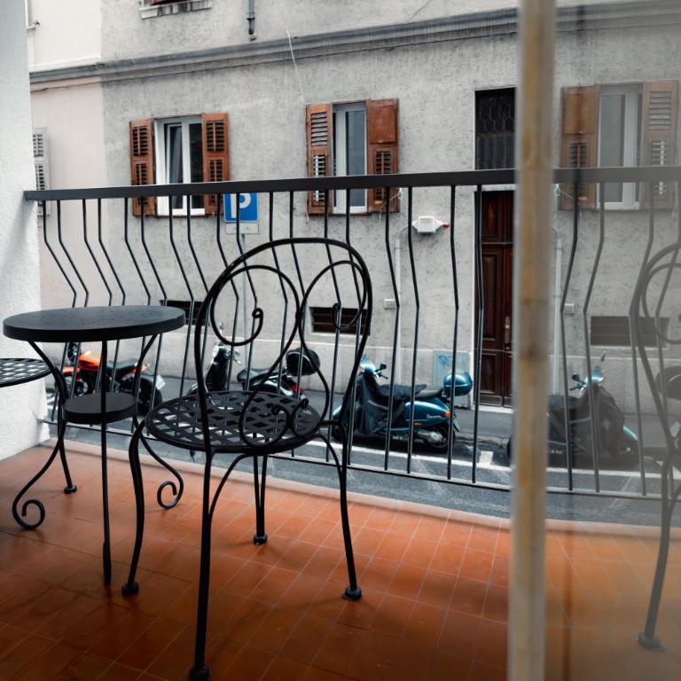 [Centro Storico] Moderno Trilocale con Balcone - Appartamento con 2 Camere da Letto - 8