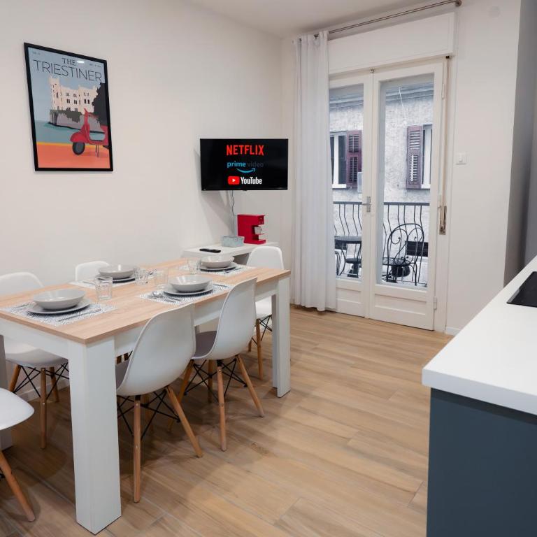 [Centro Storico] Moderno Trilocale con Balcone - Appartamento con 2 Camere da Letto - 1