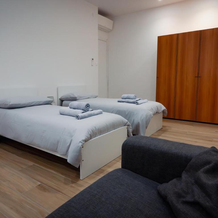 [Centro Storico] Moderno Trilocale con Balcone - Appartamento con 2 Camere da Letto - 24