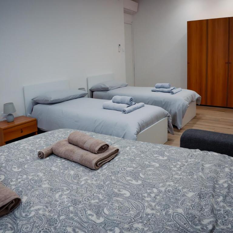 [Centro Storico] Moderno Trilocale con Balcone - Appartamento con 2 Camere da Letto - 25