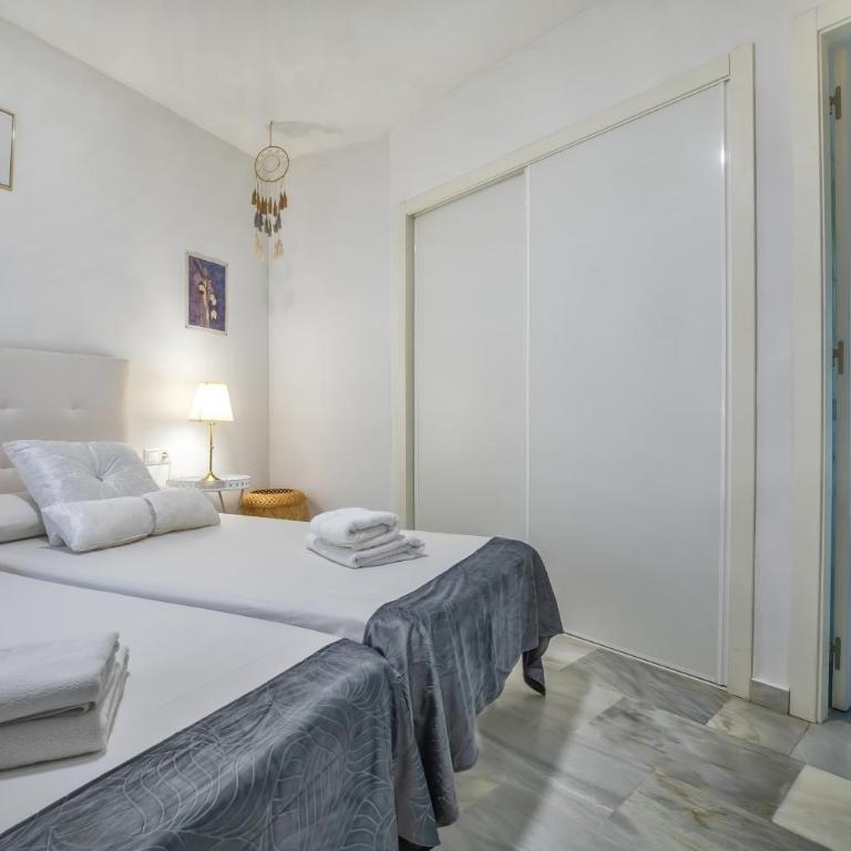 Encanto en la Judería: Apartamento con Patio - Apartamento de 2 dormitorios - 12