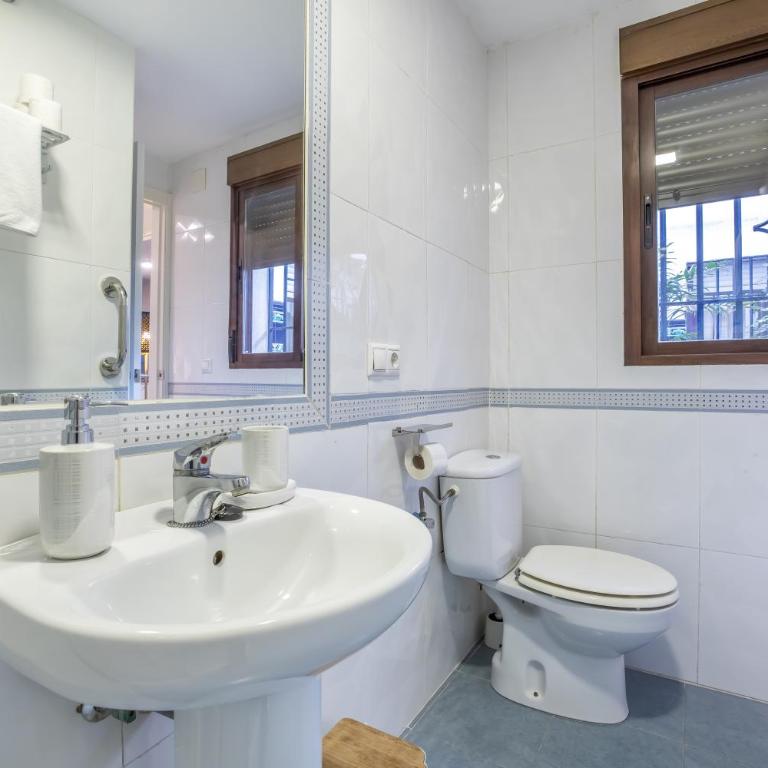 Encanto en la Judería: Apartamento con Patio - Apartamento de 2 dormitorios - 17