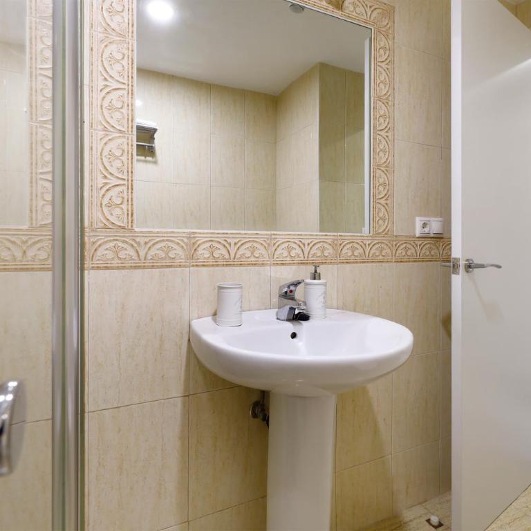 Encanto en la Judería: Apartamento con Patio - Apartamento de 2 dormitorios - 18