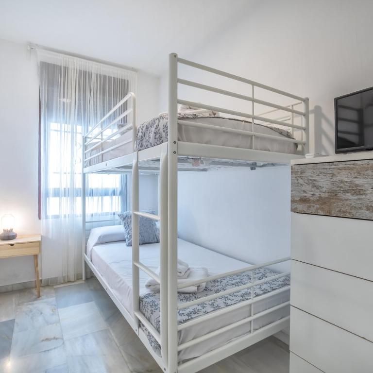 Encanto en la Judería: Apartamento con Patio - Apartamento de 2 dormitorios - 3