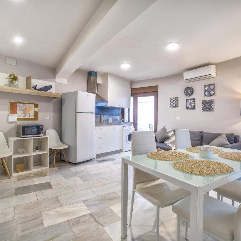 Encanto en la Judería: Apartamento con Patio - Apartamento de 2 dormitorios - 10