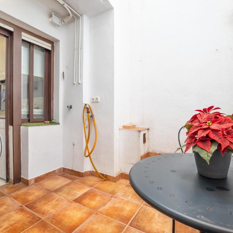 Encanto en la Judería: Apartamento con Patio - Apartamento de 2 dormitorios - 22