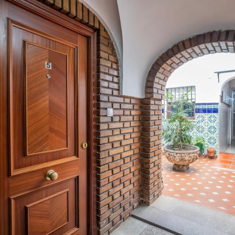 Encanto en la Judería: Apartamento con Patio - Apartamento de 2 dormitorios - 23