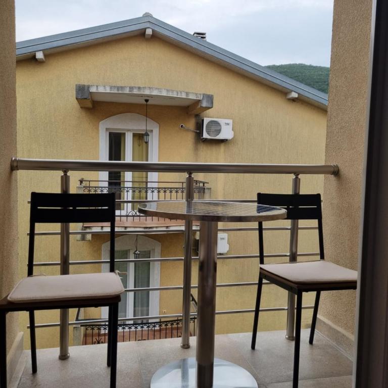 Apartmani Mihailovic - Double Room with Balcony - 5