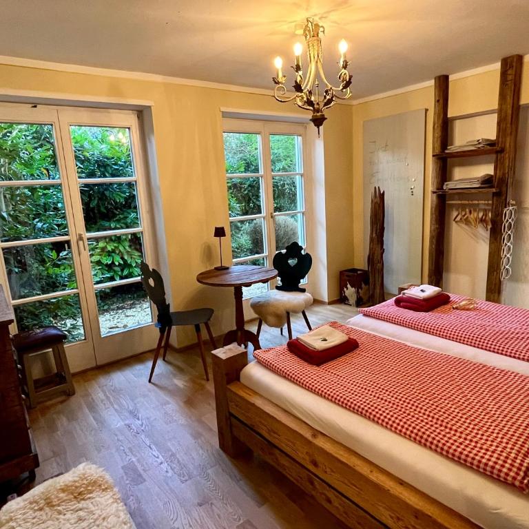 Glückliche Kuh-Villa - Achtsamer Rückzugsort mit Traumgarten, Schwimmteich & Raum zum Sein bis 18 Personen - Allgäu - Gardensuite - 13