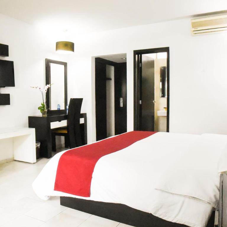Hotel Expo Plaza Business and Family Guadalajara - Queen Room - 2
