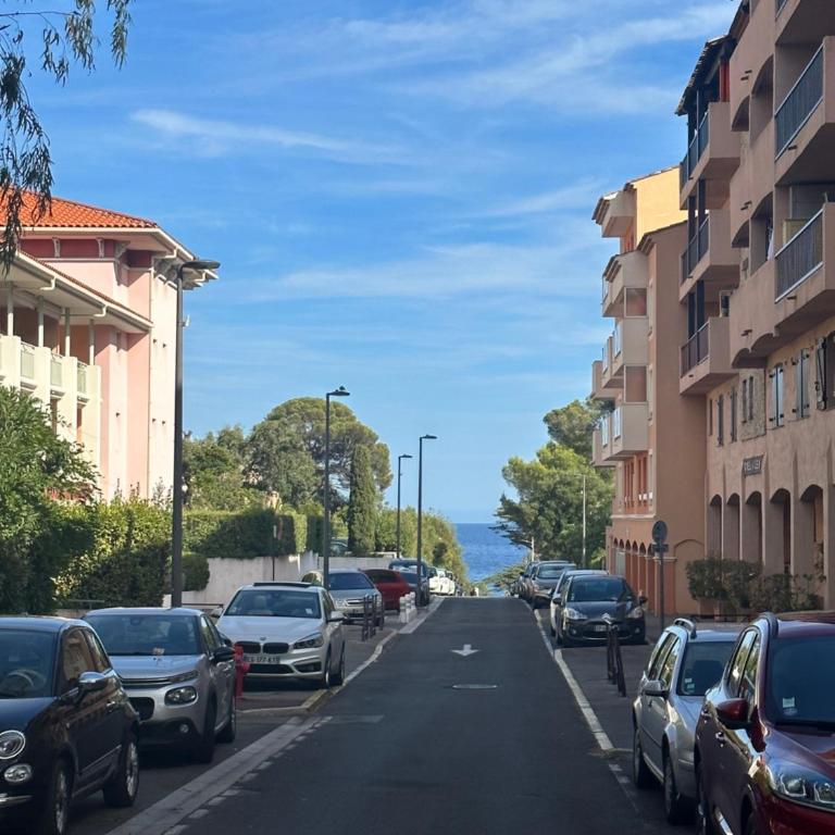Studio 3 pers climatisé rénové, au calme, idéalement situé proche St Raphael-St Tropez, plage et commerces à pieds - Studio - 10