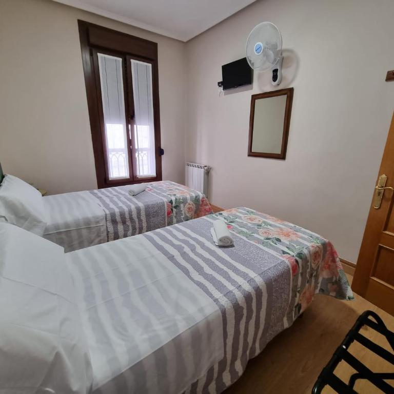 Pension Loinaz - Habitación Doble con baño compartido - 2 camas - 5