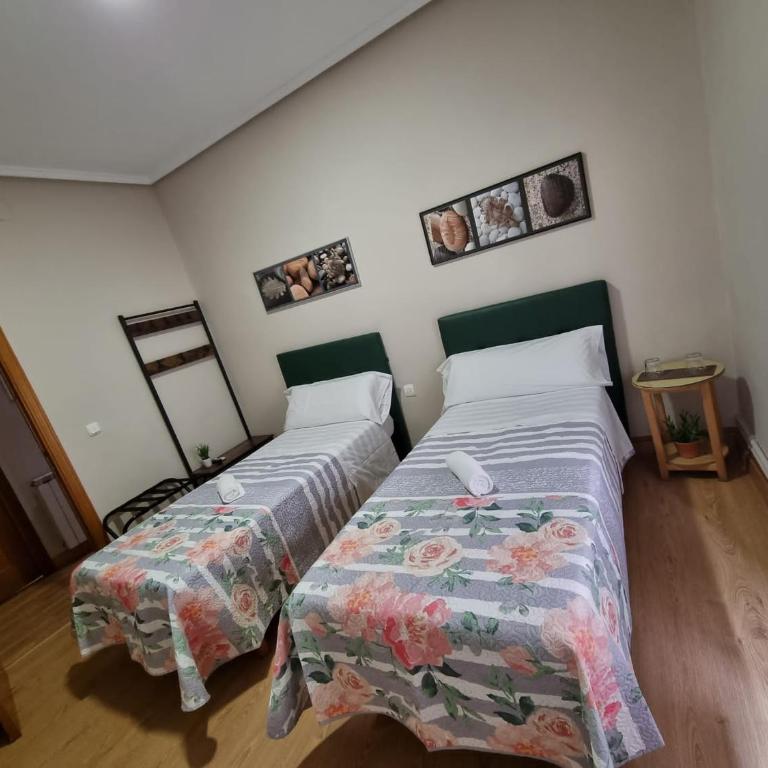 Pension Loinaz - Habitación Doble con baño compartido - 2 camas - 6