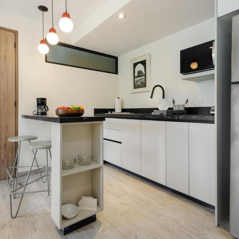 Choapan 28 - Lux Apartments in Condesa - Suite with Balcony - 13