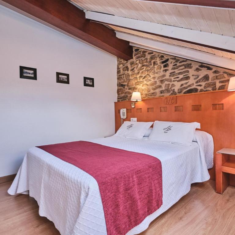 Hotel Entrecercas - Classic Family Room - 3