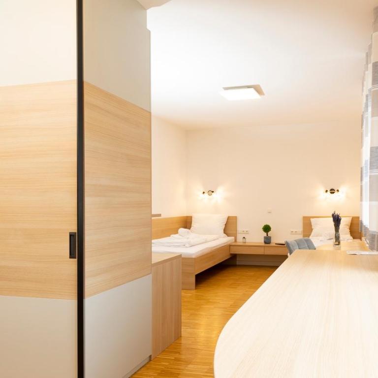 Henrys Sleeping am Augsburger Eiskanal - Zweibettzimmer - 3