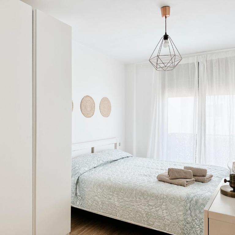 Ático con Vistas al Mar a un Paso del Centro - Apartamento de 2 dormitorios - 54