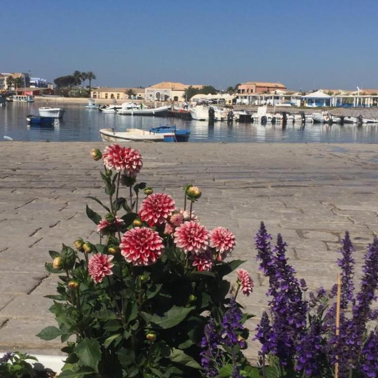 Dimora dell’Ozio in riva al mare - Three-Bedroom Villa - 61