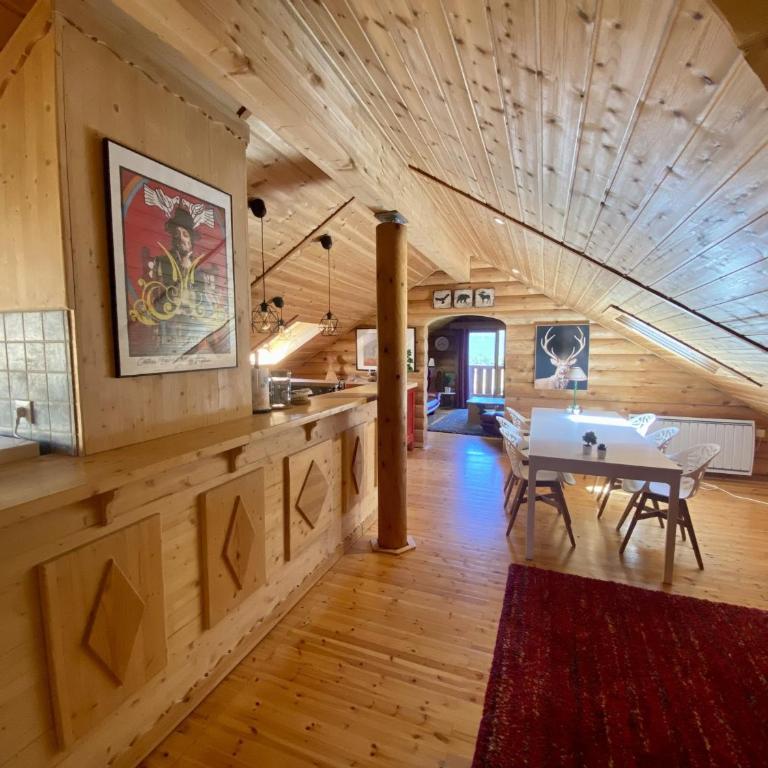 Les Angles : Haut de Chalet 100m², Sauna, 6 Pers - FR-1-758-11 - Apartment - 2