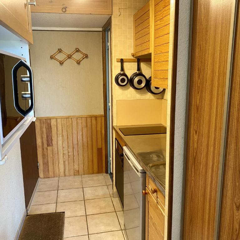 Studio Cabine 26m², 4 pers, proche commerces et pistes - FR-1-758-3 - Studio - 8