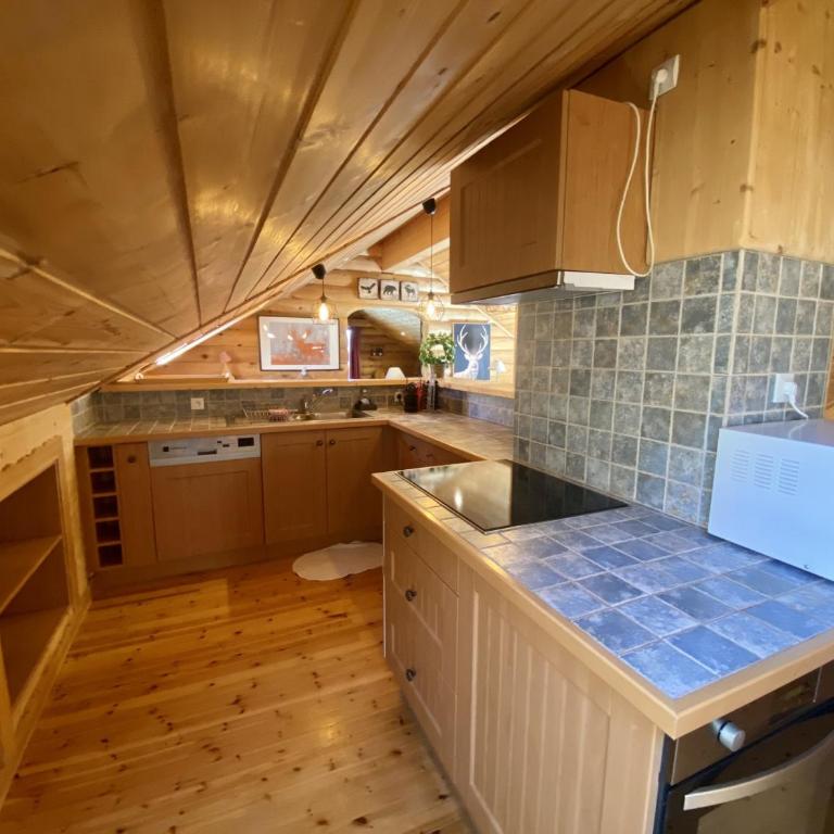 Les Angles : Haut de Chalet 100m², Sauna, 6 Pers - FR-1-758-11 - Apartment - 3