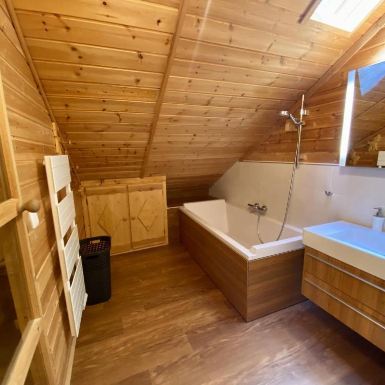 Les Angles : Haut de Chalet 100m², Sauna, 6 Pers - FR-1-758-11 - Apartment - 9