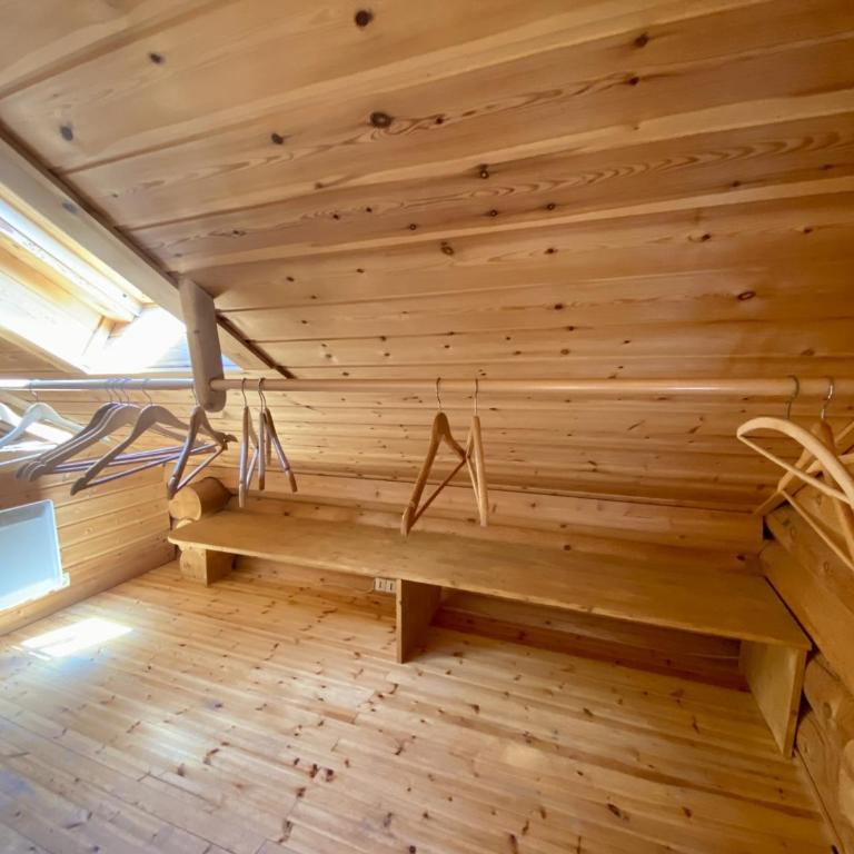 Les Angles : Haut de Chalet 100m², Sauna, 6 Pers - FR-1-758-11 - Apartment - 12
