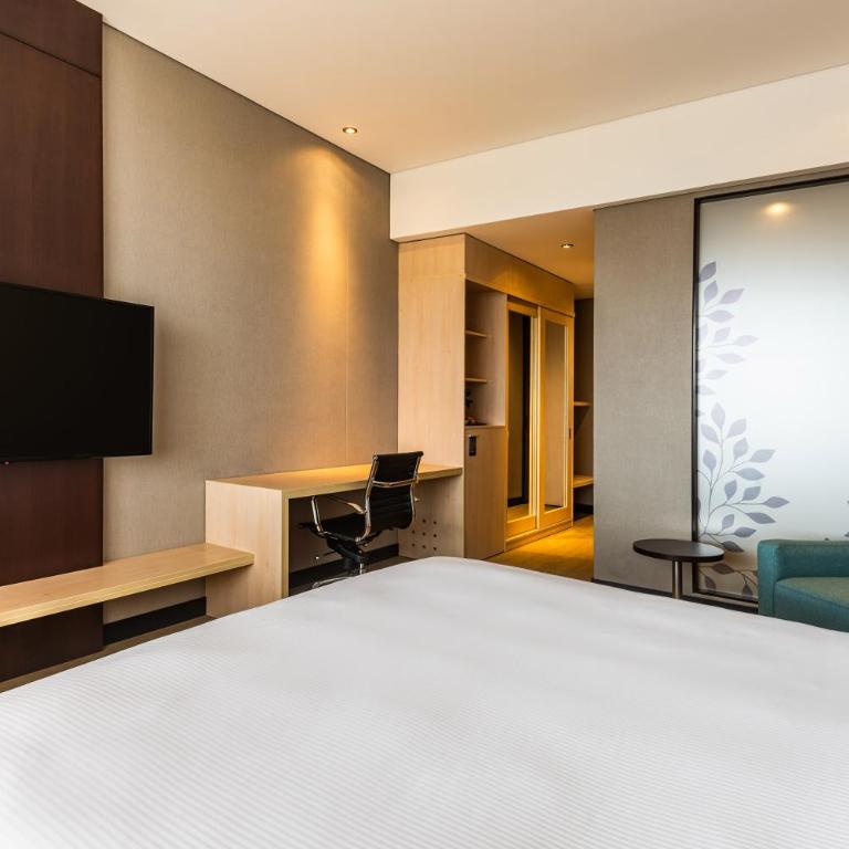 Hilton DoubleTree Bogotá Salitre AR - Habitación con cama extragrande. - 4