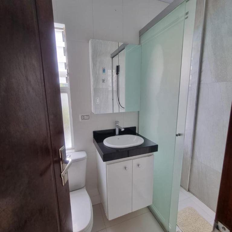 Tourist House - Habitación Doble con baño privado - 1 o 2 camas - 15