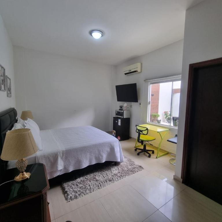 Tourist House - Habitación Doble con baño privado - 1 o 2 camas - 14