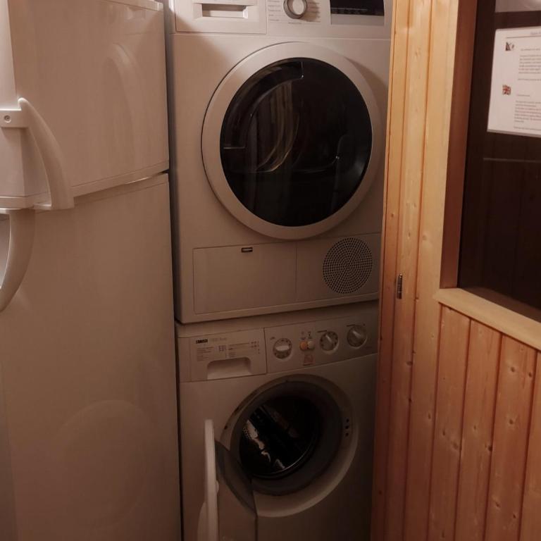 Chalet spacieux avec sauna, 4 chambres et Wi-Fi - FR-1-671-50 - Chalet - 3