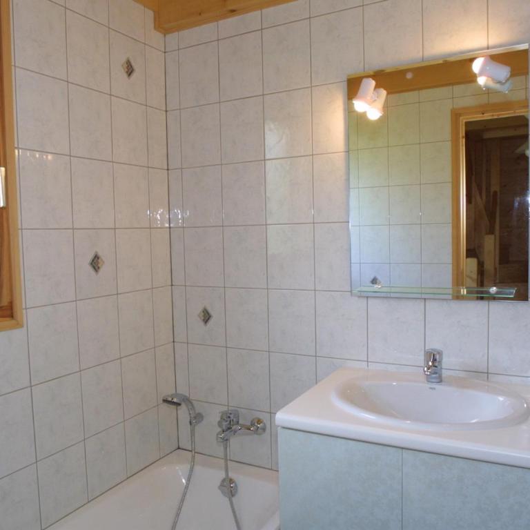 Chalet spacieux pour 10 pers. avec Wi-Fi et cheminée - FR-1-671-43 - Chalet - 9