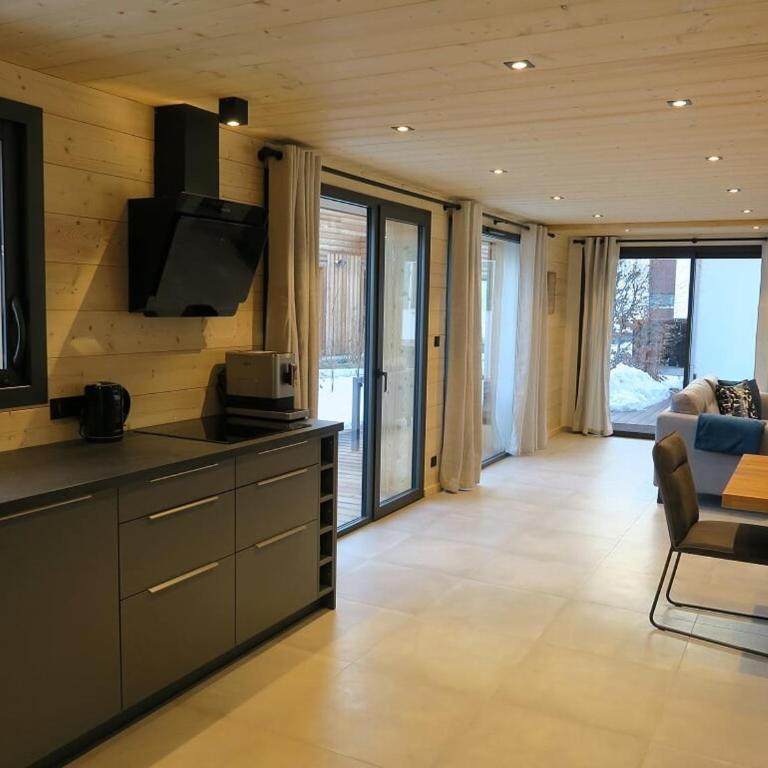 Chalet Luxueux aux Gets avec Jacuzzi, Proche des Pistes et du Centre, Idéal Familles et Groupes - FR-1-671-122 - Appartamento - 4