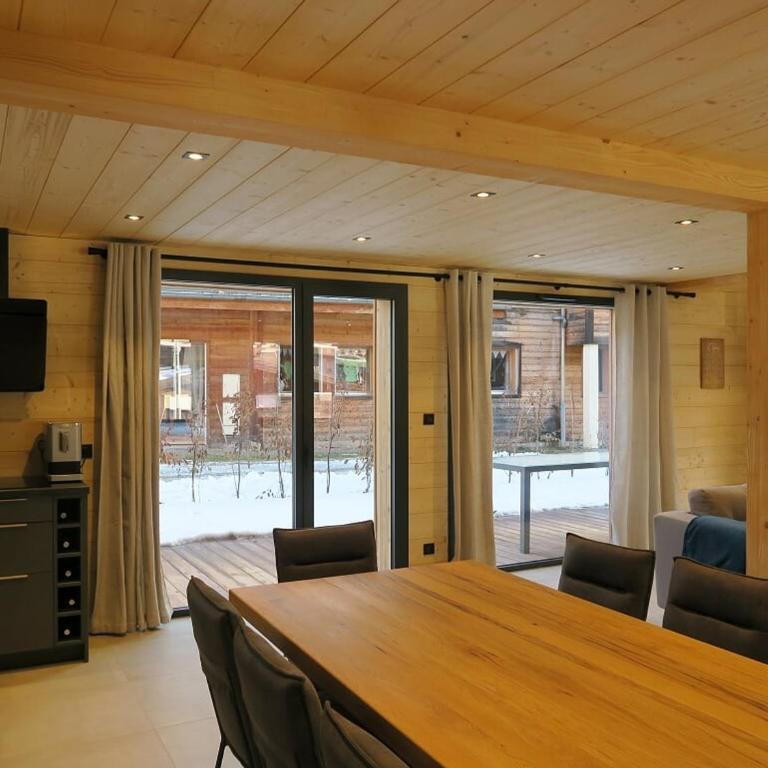 Chalet Luxueux aux Gets avec Jacuzzi, Proche des Pistes et du Centre, Idéal Familles et Groupes - FR-1-671-122 - Appartamento - 5