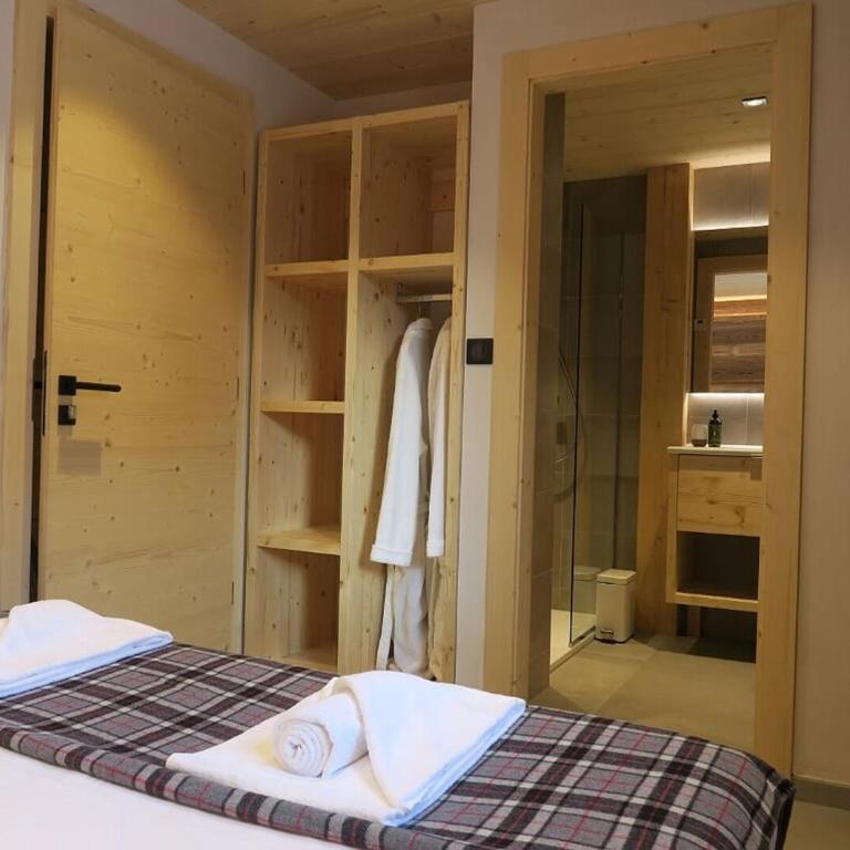 Chalet Luxueux aux Gets avec Jacuzzi, Proche des Pistes et du Centre, Idéal Familles et Groupes - FR-1-671-122 - Appartamento - 10