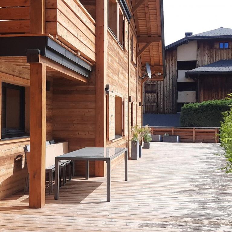 Chalet Luxueux aux Gets avec Jacuzzi, Proche des Pistes et du Centre, Idéal Familles et Groupes - FR-1-671-122 - Appartamento - 12