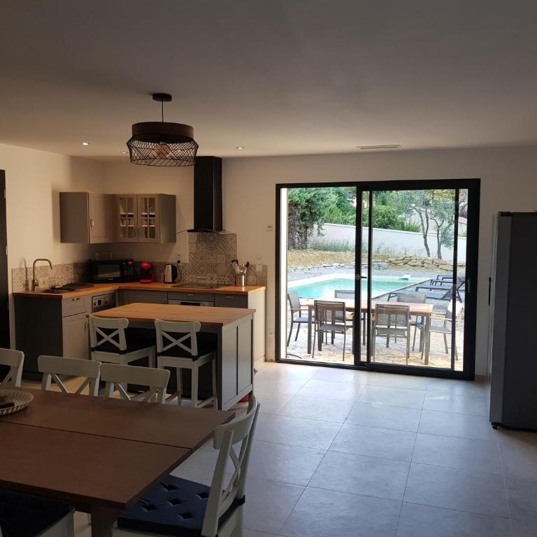Maison avec piscine - Maison 3 Chambres - 6